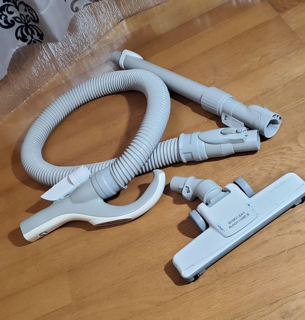 パナソニック　 紙パック式　掃除機 　軽量　強力吸込力　新品パック装着　家電品