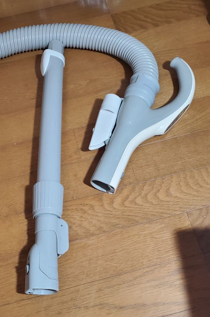 パナソニック　 紙パック式　掃除機 　軽量　強力吸込力　新品パック装着　家電品