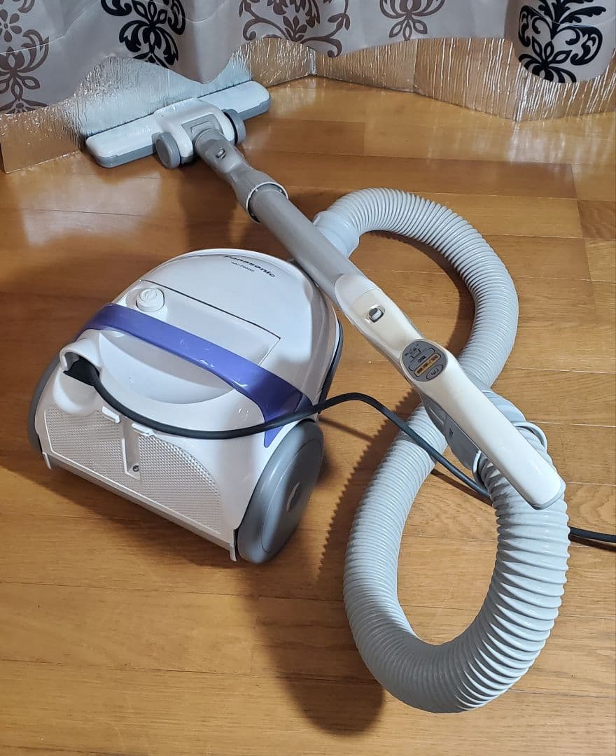 パナソニック　 紙パック式　掃除機 　軽量　強力吸込力　新品パック装着　家電品