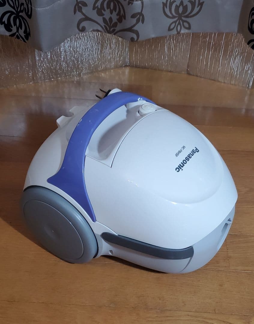 パナソニック　 紙パック式　掃除機 　軽量　強力吸込力　新品パック装着　家電品