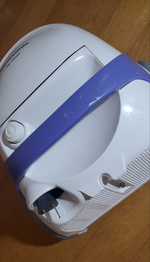 パナソニック　 紙パック式　掃除機 　軽量　強力吸込力　新品パック装着　家電品