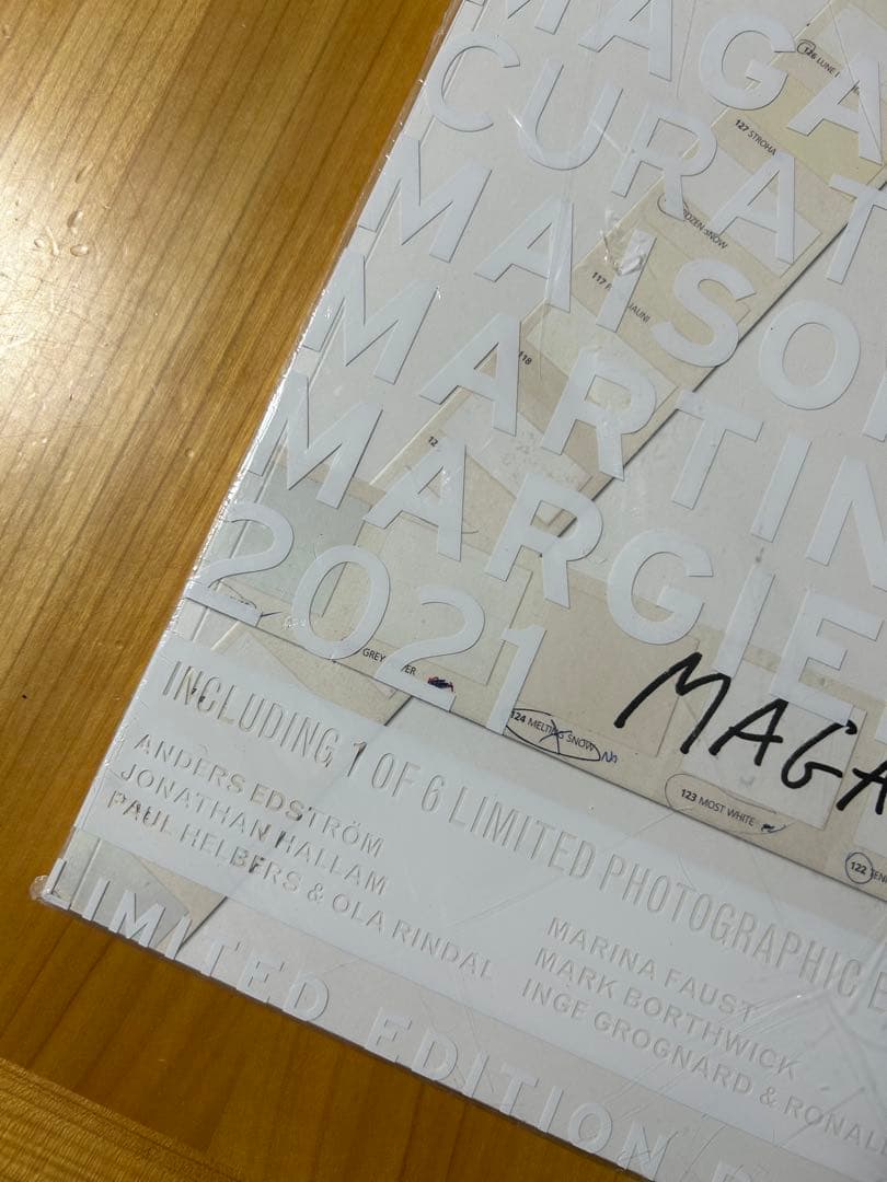アート・デザイン・音楽 A MAGAZINE Curated By MARTIN MARGIELA