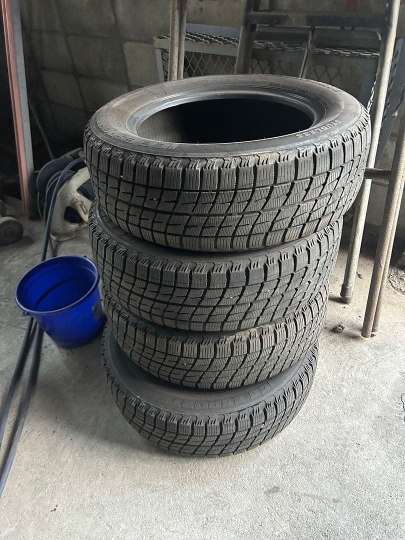 スタッドレスタイヤ 205/60R16 4本セット