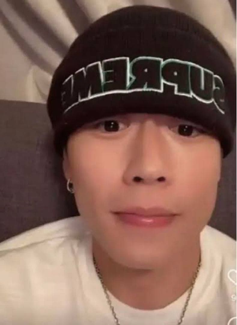 帽子 supreme WORLD FAMOUS beanie