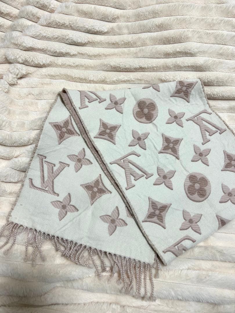 LOUIS VUITTON ロゴ入りマフラー