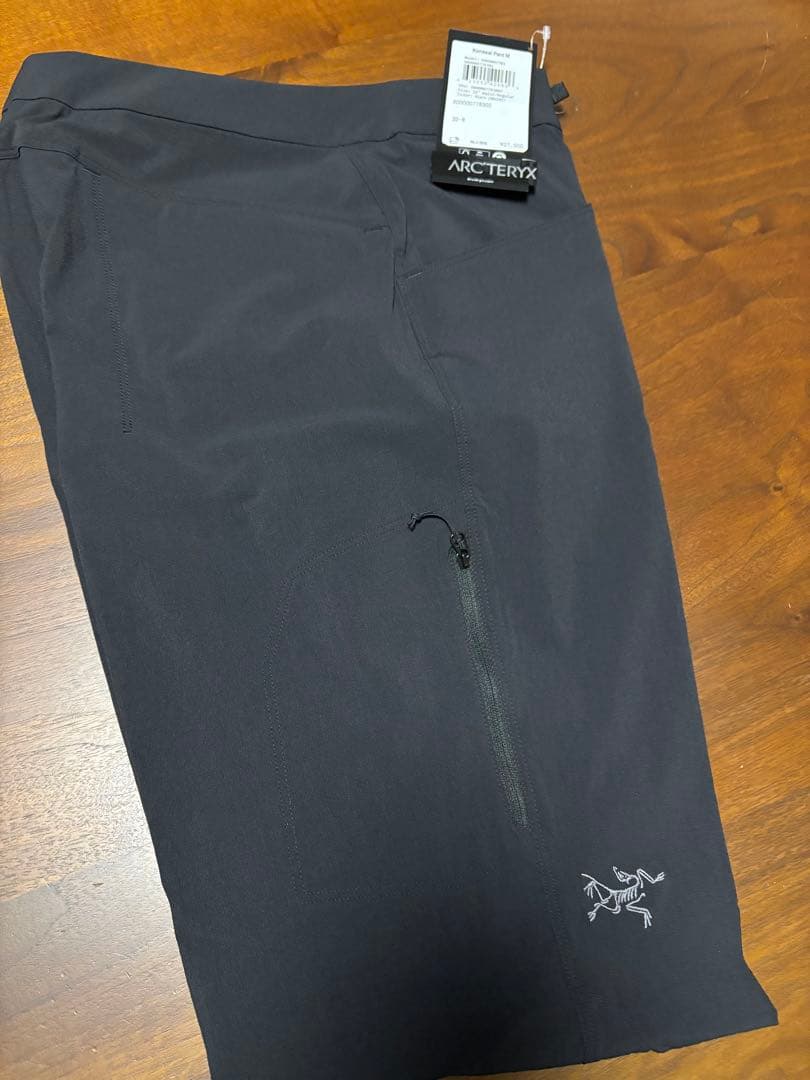 コンシールパンツ　ブラック　サイズ32レギュラー　新品未使用　2024年モデル
