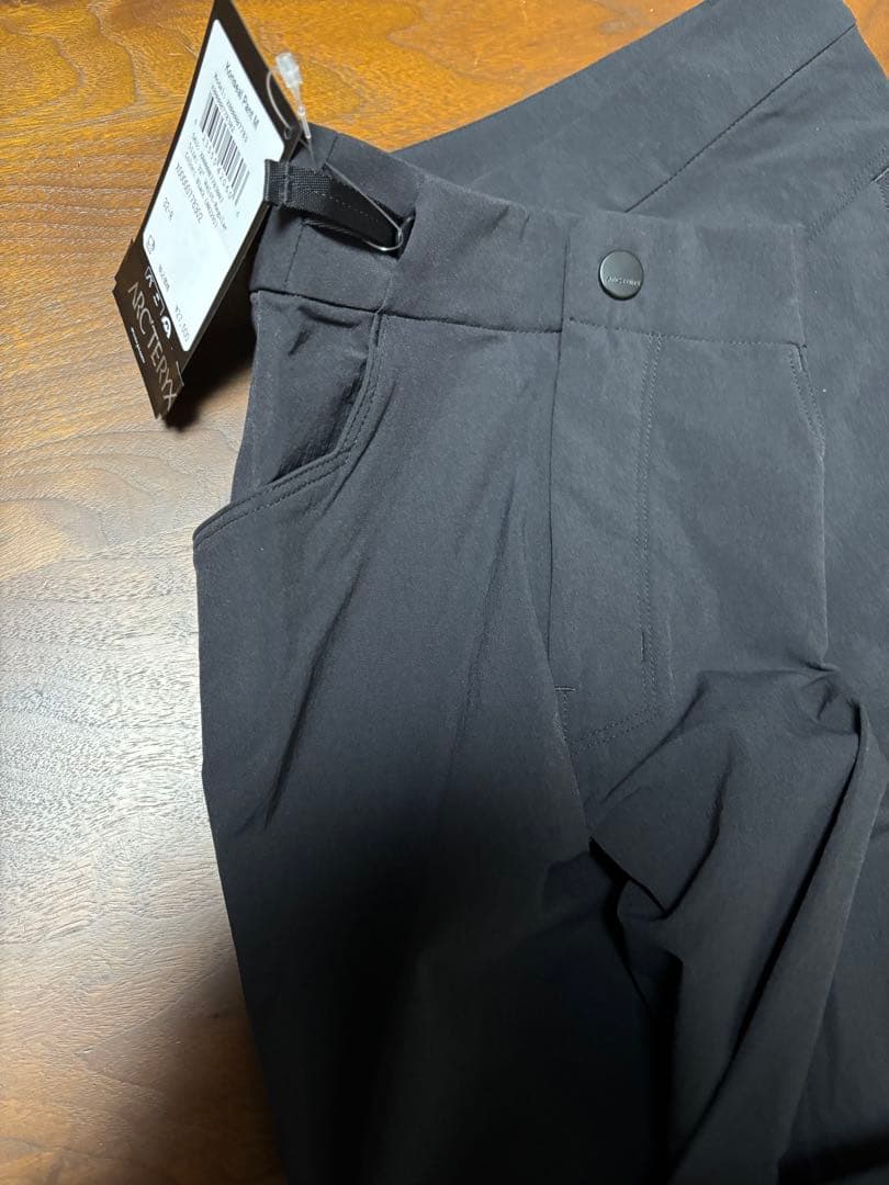 コンシールパンツ　ブラック　サイズ32レギュラー　新品未使用　2024年モデル