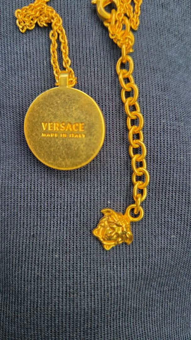 VERSACE ロゴペンダントネックレス