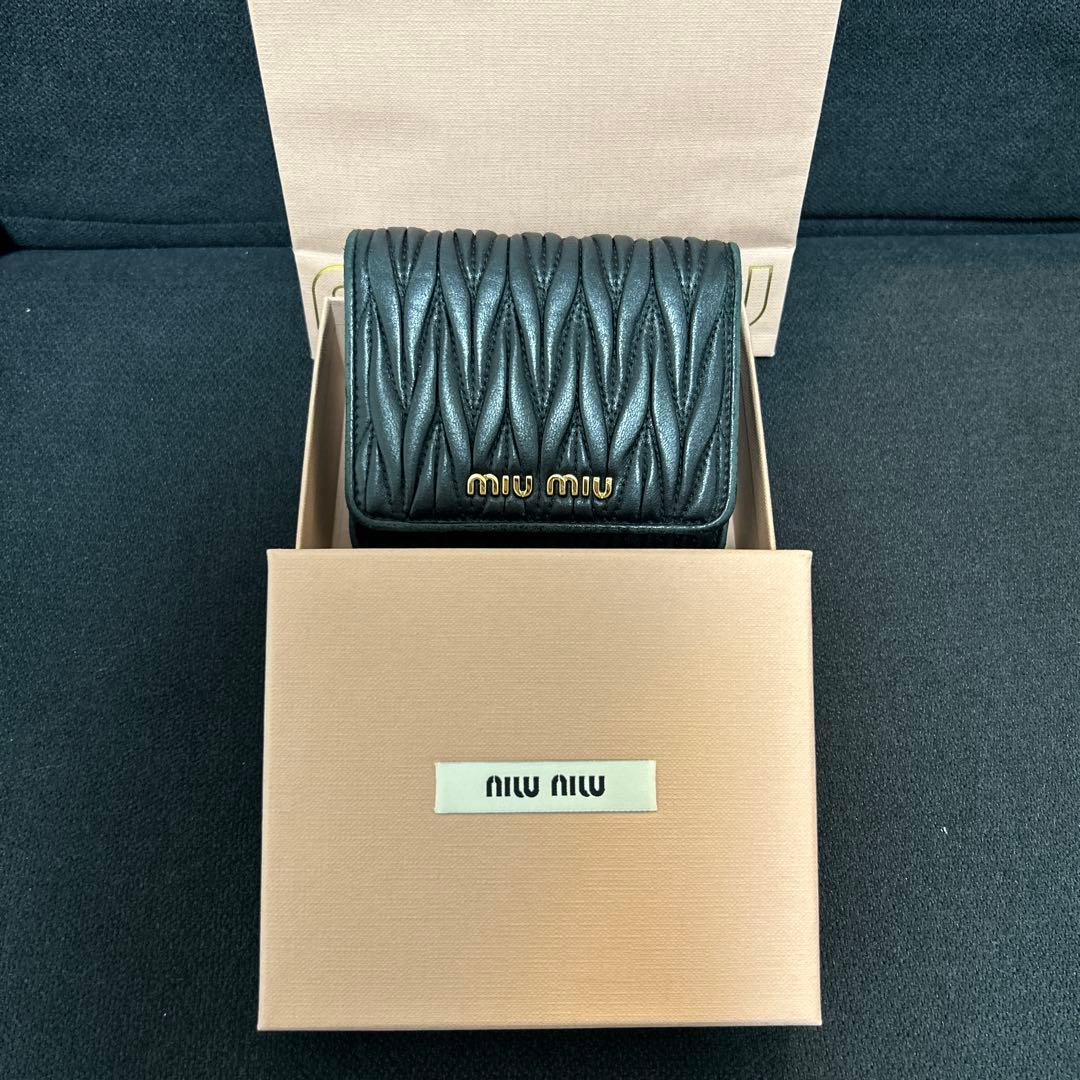 MIU MIU ブラック 三つ折り財布