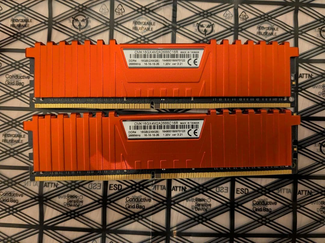 CORSAIR DDR4 16GBメモリ　8GB×2
