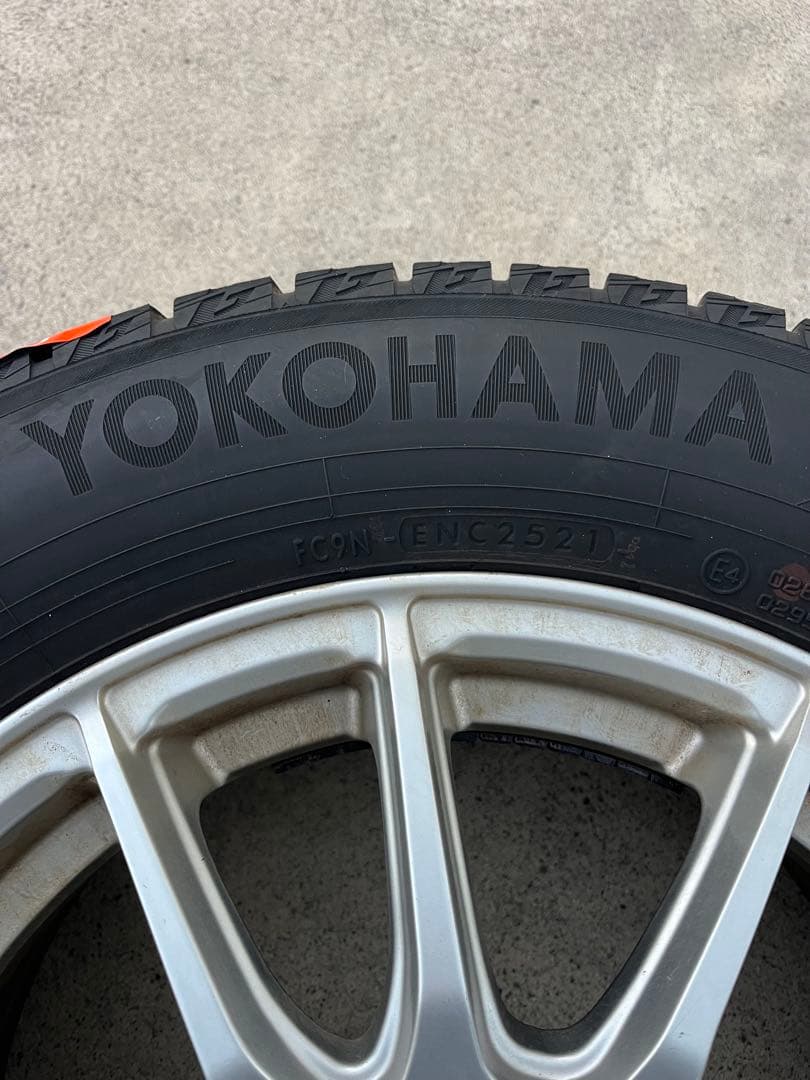 Yokohama スタッドレスタイヤ 15インチ 4本セット ホイール付き
