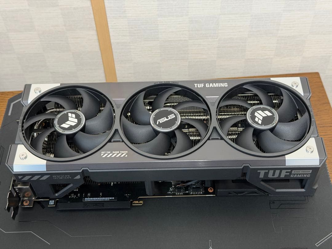 グラフィックボード・グラボ・ビデオカード ASUS TUF GeForce RTX 5080 16GB GDDR7 OC
