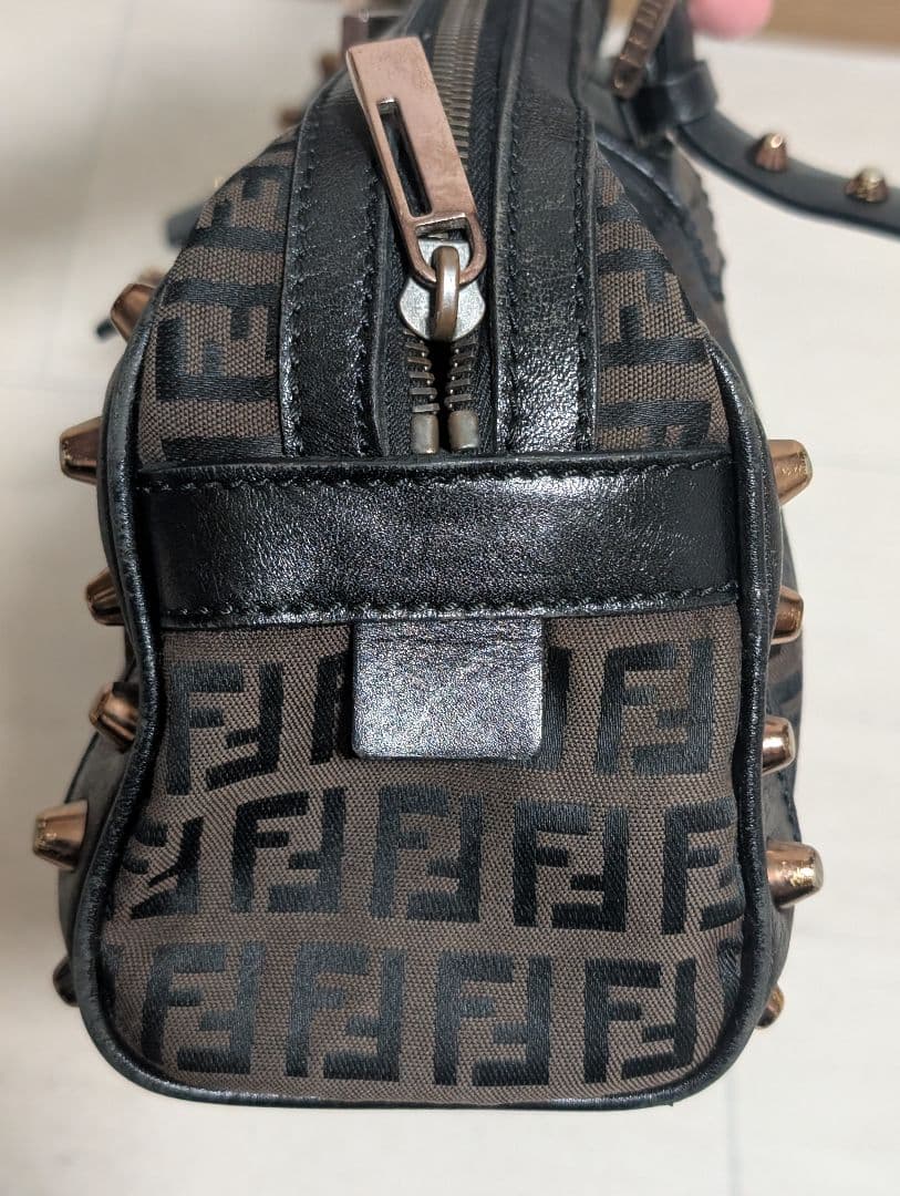 FENDI ズッカ スタッズ付き ミニボストンバッグ 8BL006