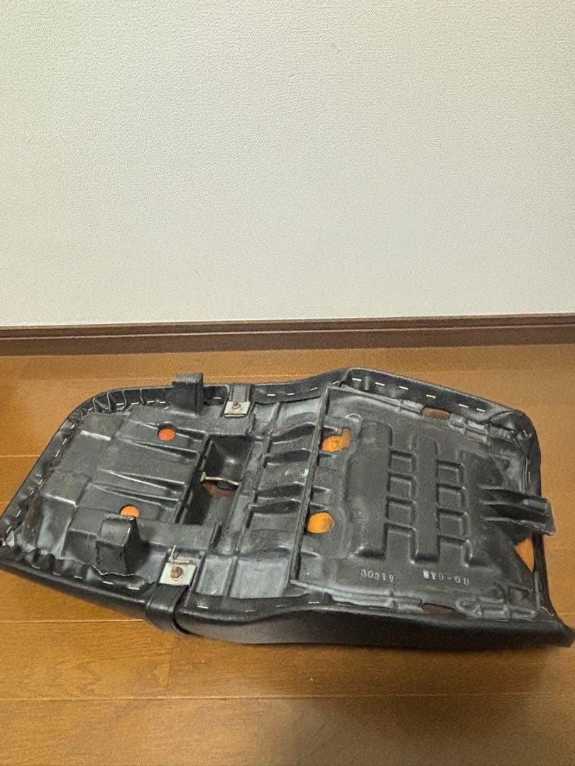 cb400sf nc31黒 純正タックロール