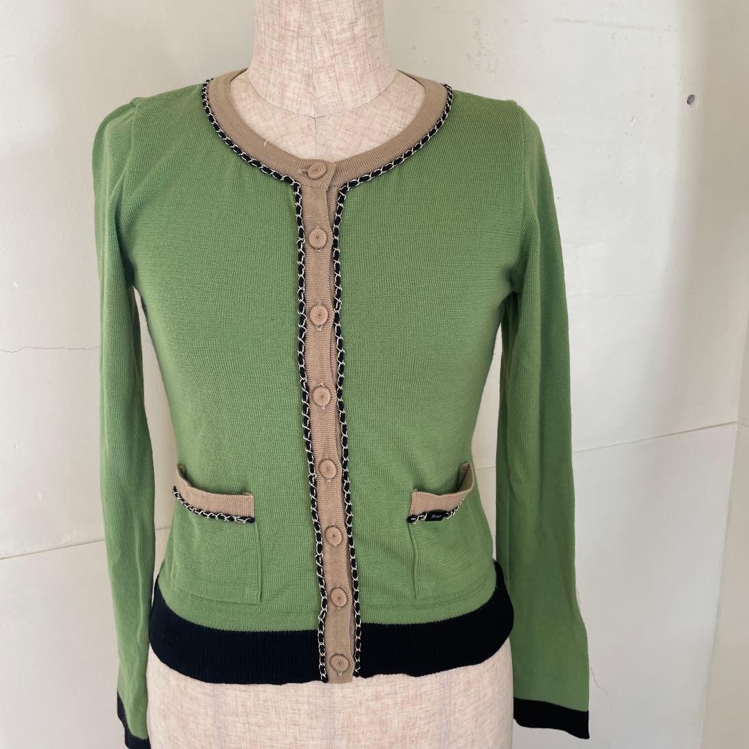 René 緑色 ニットカーディガン美品❣️サイズ34中厚ニットで春先に使いやすい