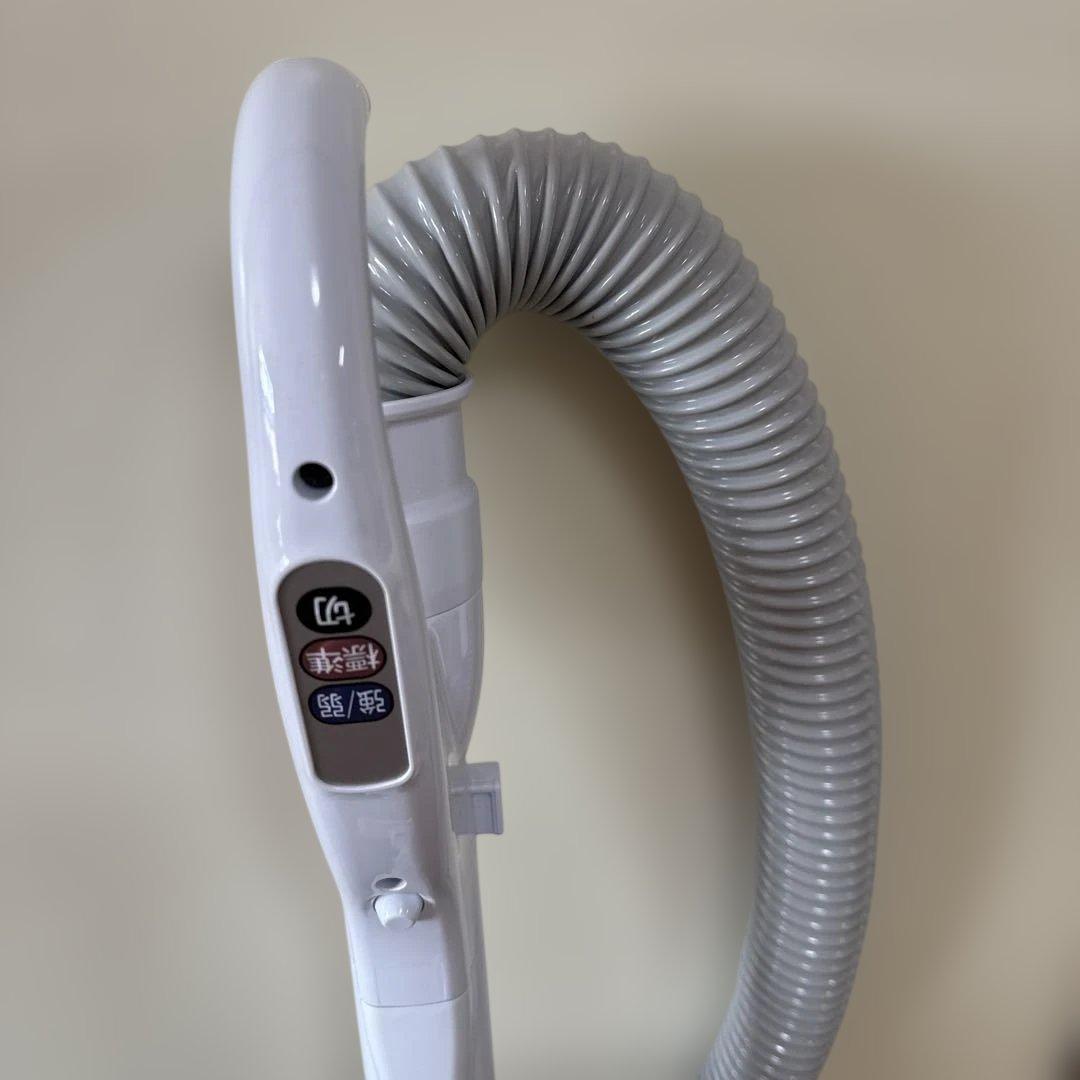 HITACHI 日立　電気掃除機　CV-KV70K ホワイト　2023年製