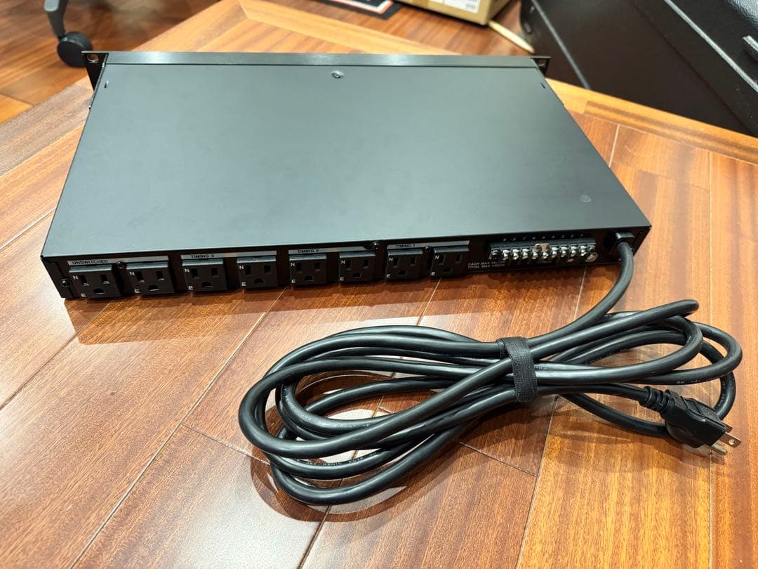 TASCAM AV-P2803 電源シーケンサー／パワーディストリビューター