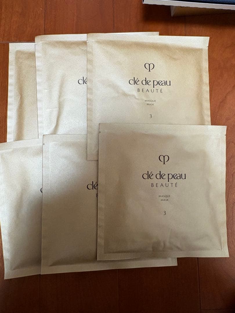 clé de peau BEAUTÉ コンサントレイリュミナトゥール