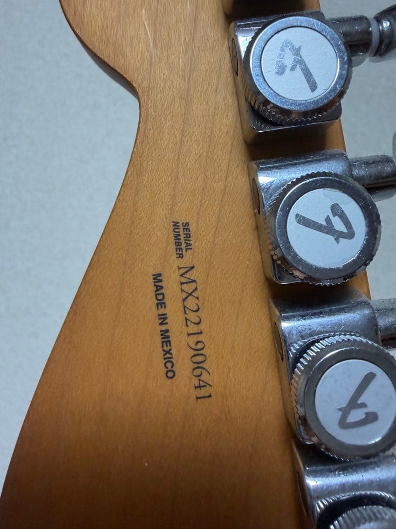 m*u様 Fender Stratocaster アイボリー