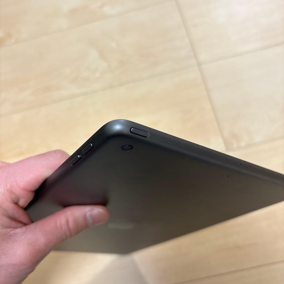 【極美品】iPad 第8世代 32GB スペースグレイ