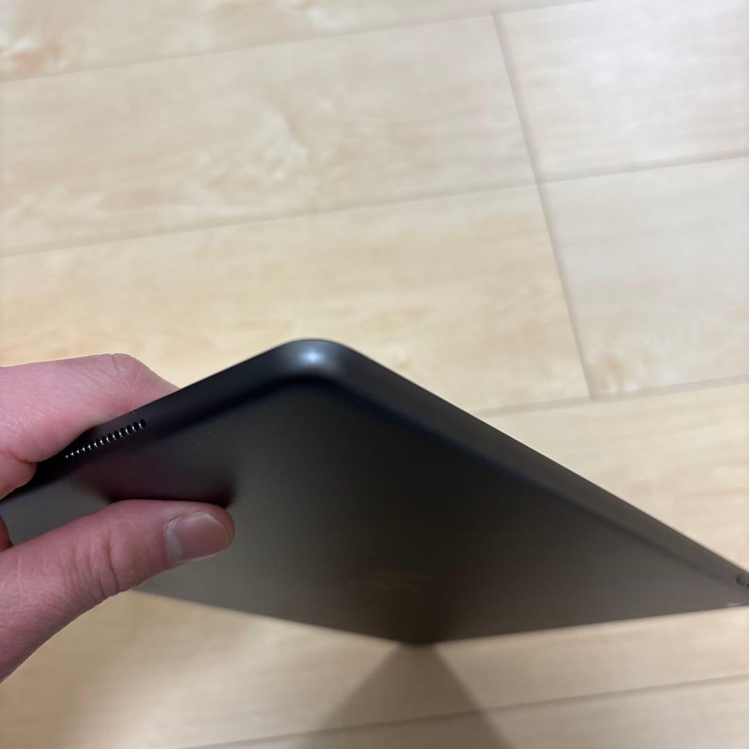 【極美品】iPad 第8世代 32GB スペースグレイ