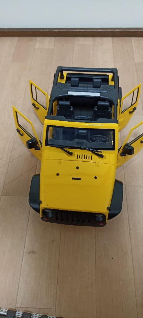 1/10 RCクローラーシャーシとボディ。