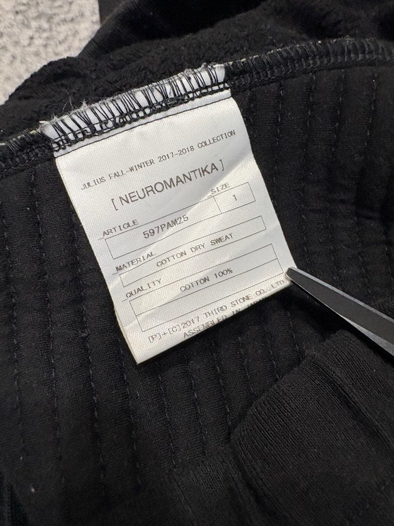 JULIUS ユリウス17-18AW ニューロマンティカ期 立体裁断 黒パンツ