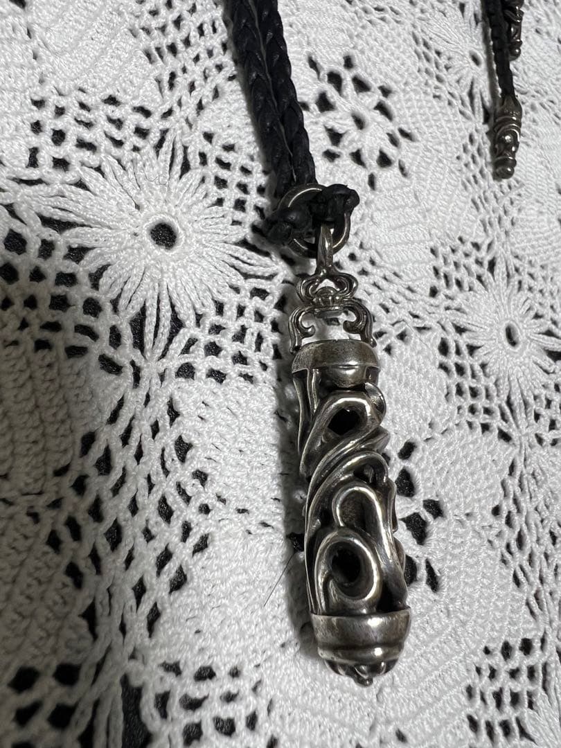【クロムハーツ】ローラーペンダント レザーブレード