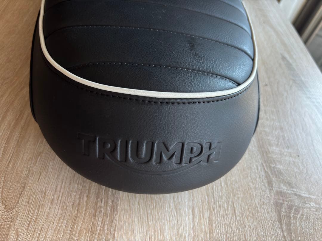 TRIUMPH T120 純正シート 黒 合成皮革 中古