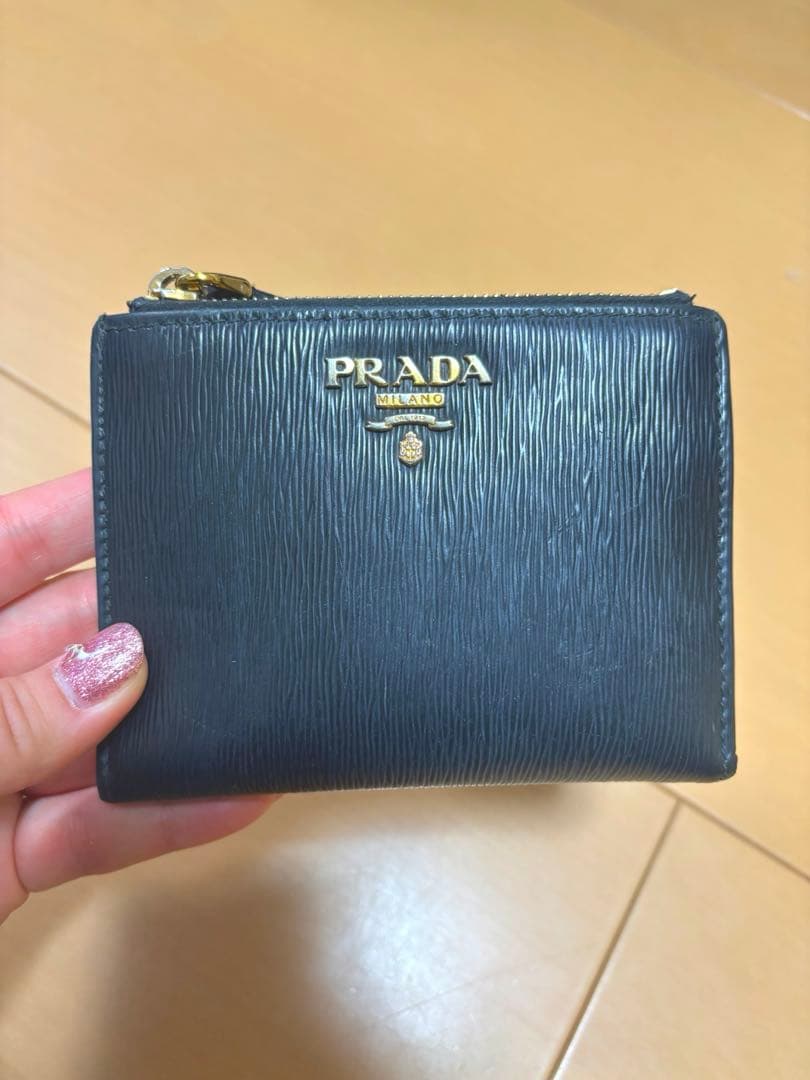 【りんりん】PRADA 二つ折り財布 ブラック
