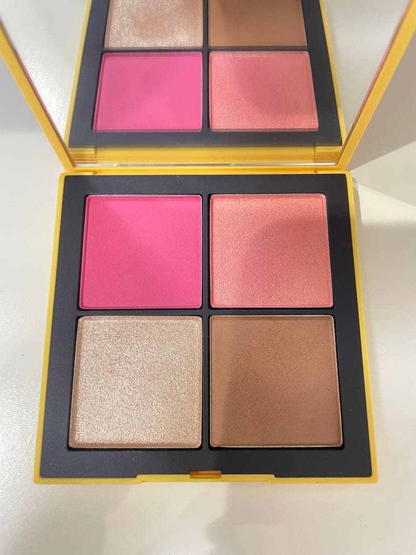 NARS ホットエスケープ　チークパレットⅡ