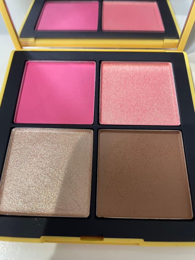 NARS ホットエスケープ　チークパレットⅡ