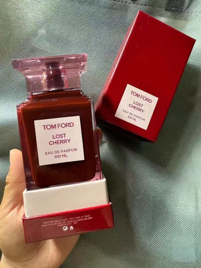 新品未使用です☆トム フォード ロスト チェリー オード パルファム 100ml