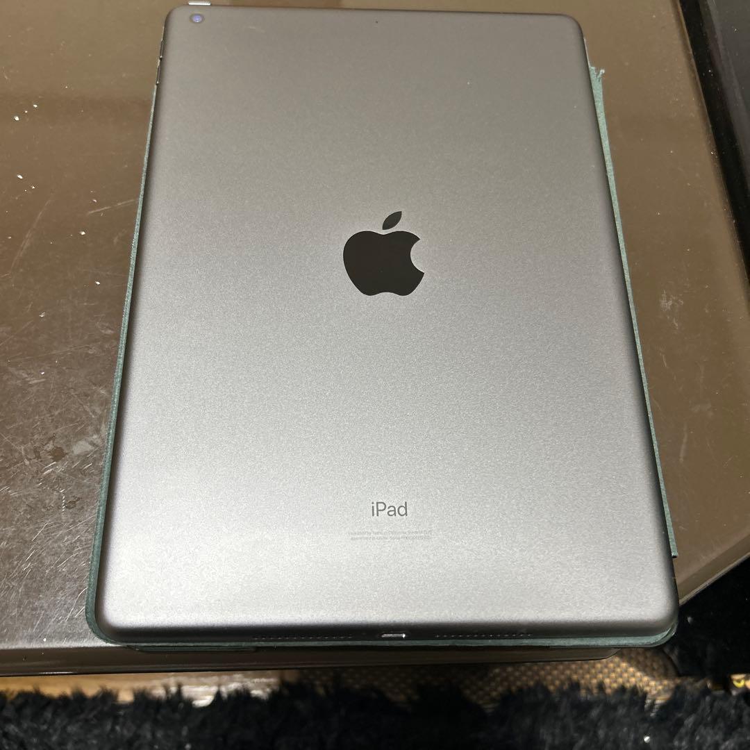 Apple iPad 第8世代　スペースグレー 本体
