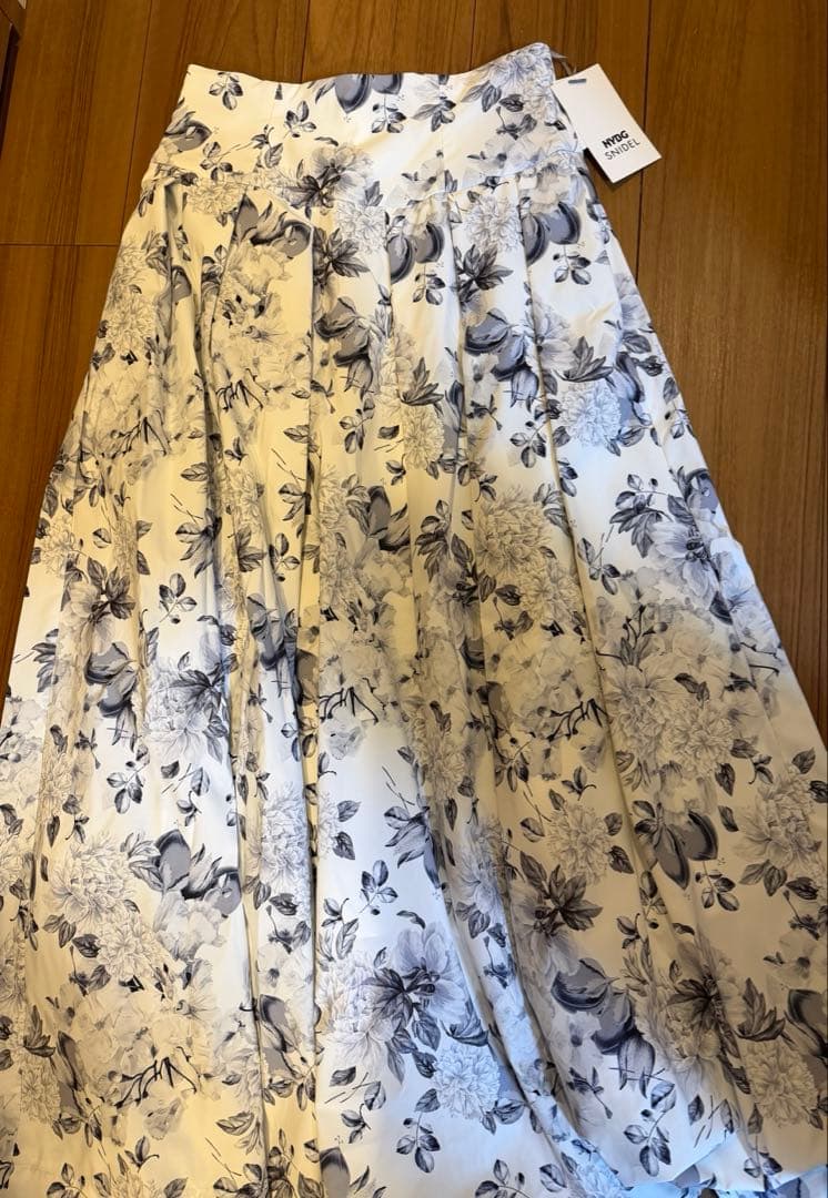 SNIDEL NYBG タックフレアマキシスカート