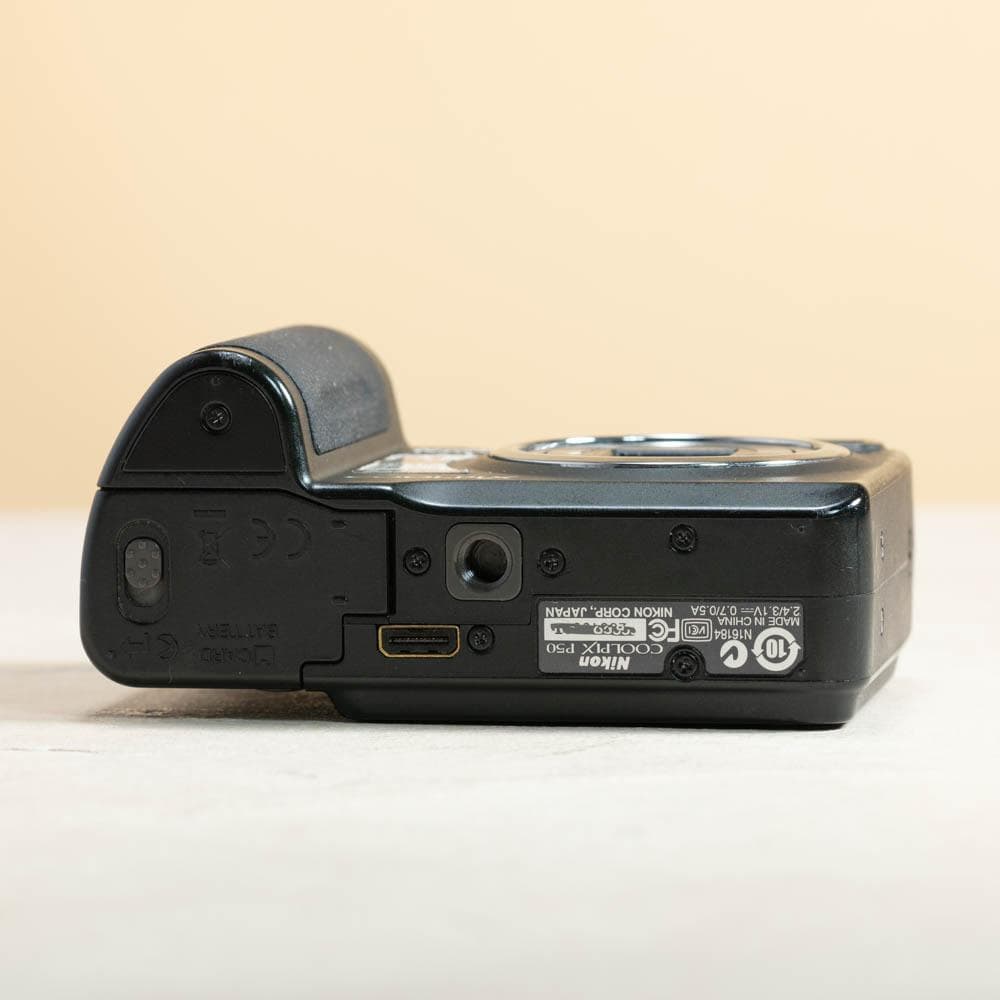 【訳アリ】Nikon COOLPIX P50 ブラック スマホ転送OK　単3電池
