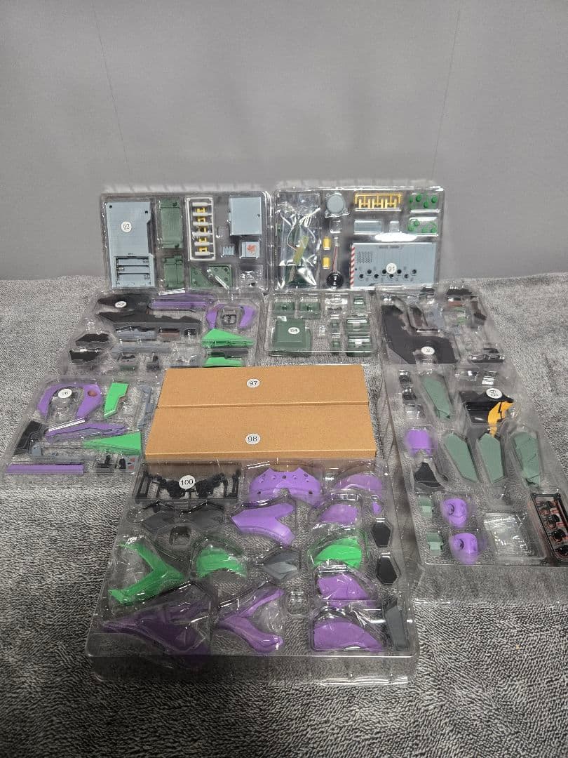 デアゴスティーニ　未組立　エヴァンゲリオン初号機1～100号オプションフルセット