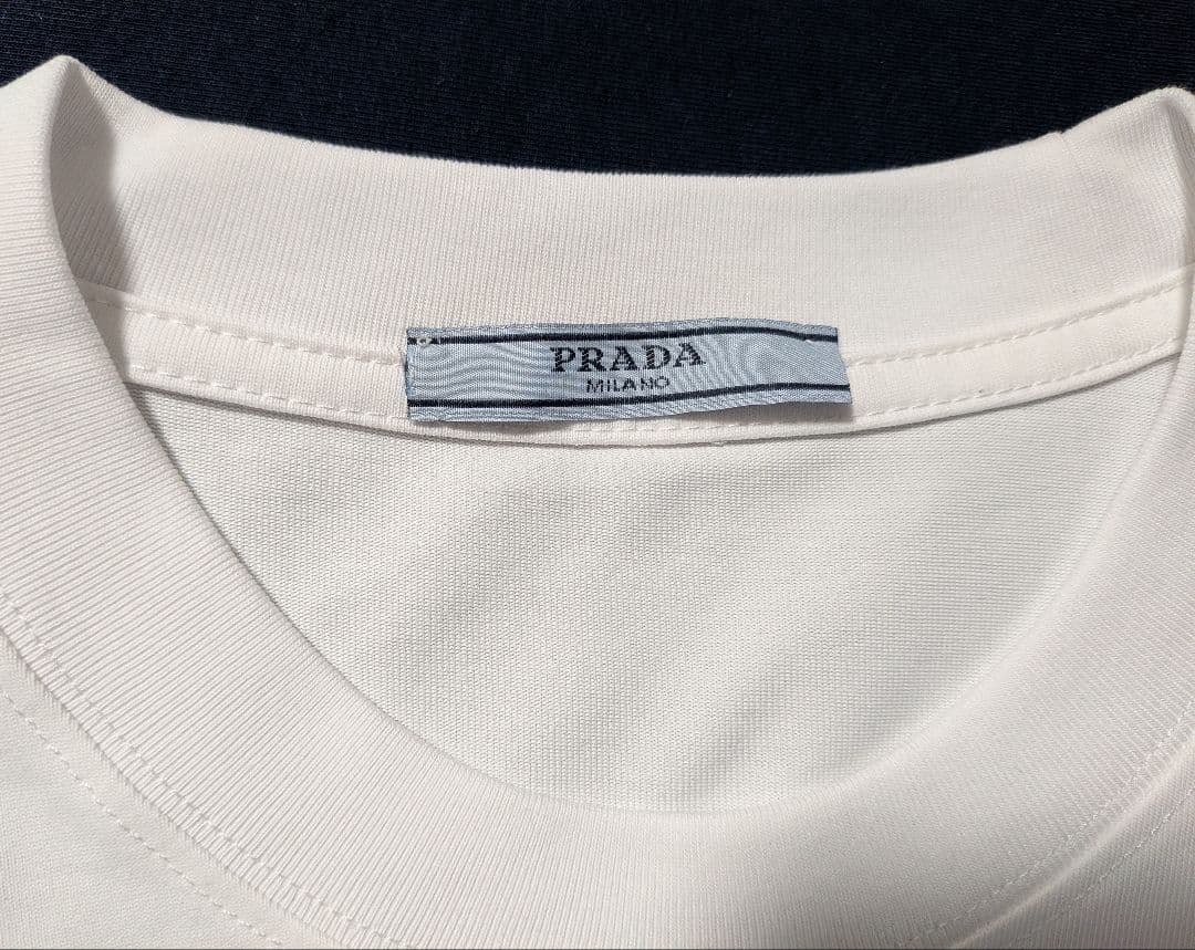 プラダ　メンズ半袖Tシャツ 　Mサイズ