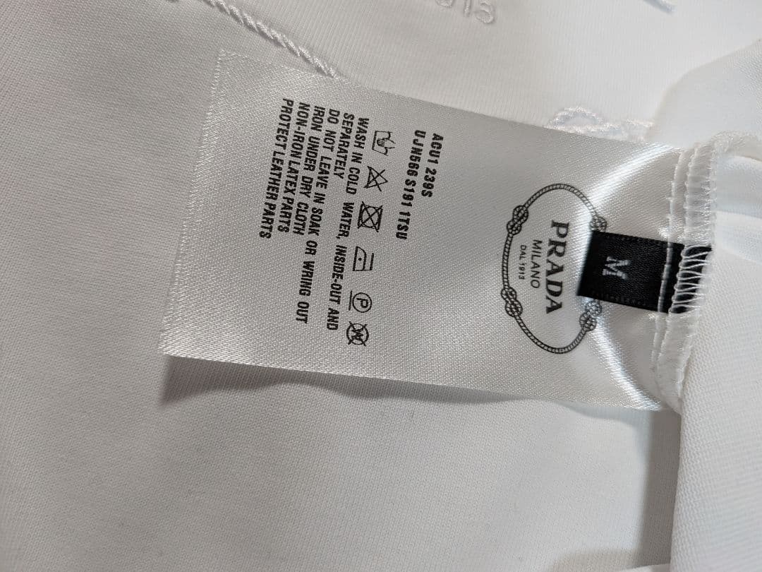 プラダ　メンズ半袖Tシャツ 　Mサイズ