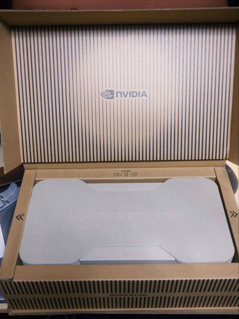 【新古品】Nvidia RTX5090 Founders Edition箱付き