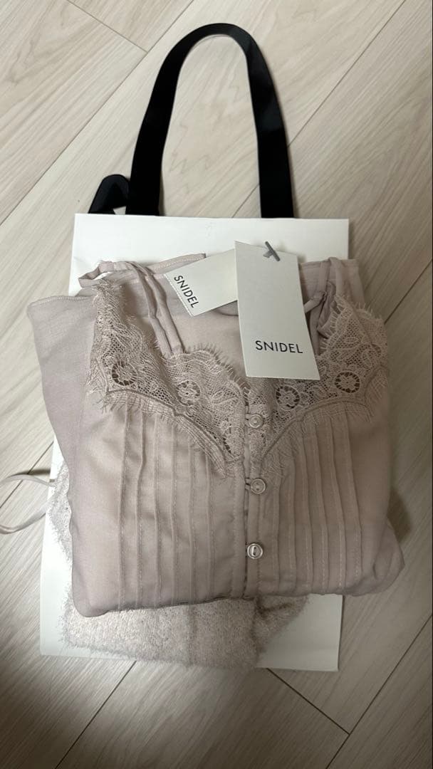 新品タグ付き　SNIDEL ボレロ×レースキャミセットアップ　完売品