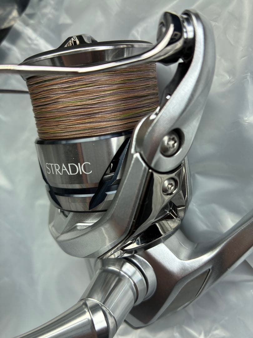 超超美品お買い得　シマノ23ストラディック2500HGS PE0.8箱付属品有り