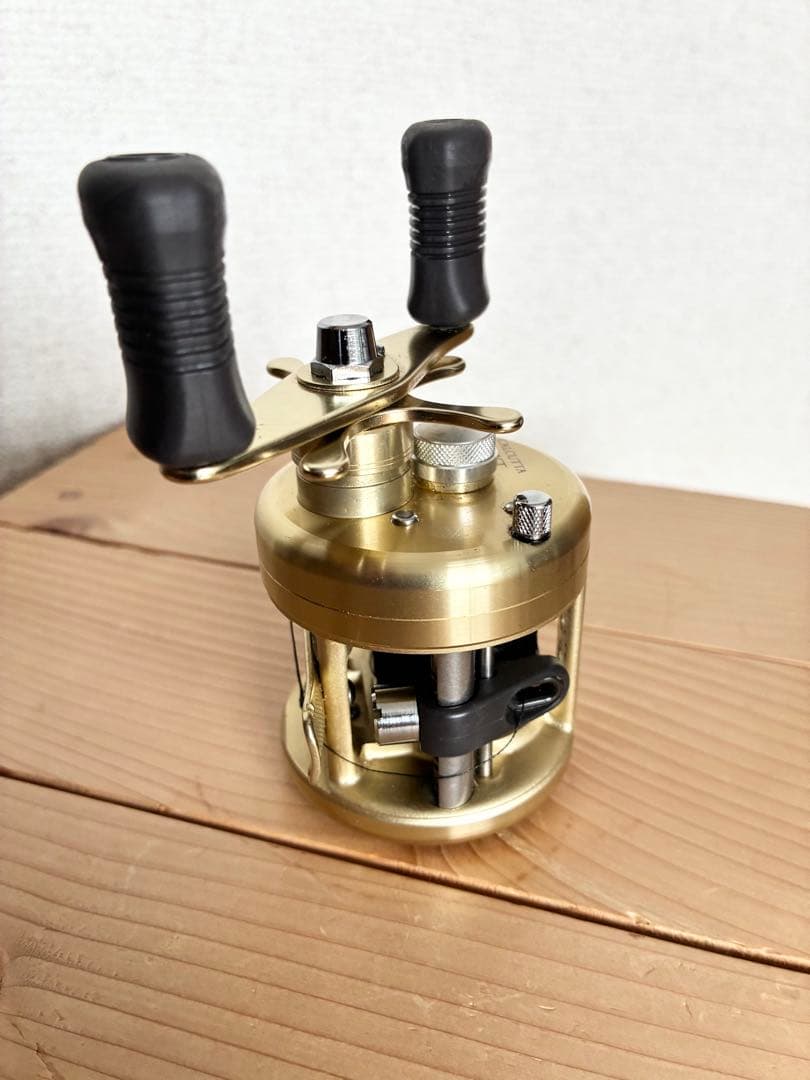 SHIMANO CALCUTTA 100XT (右)ベイトリール