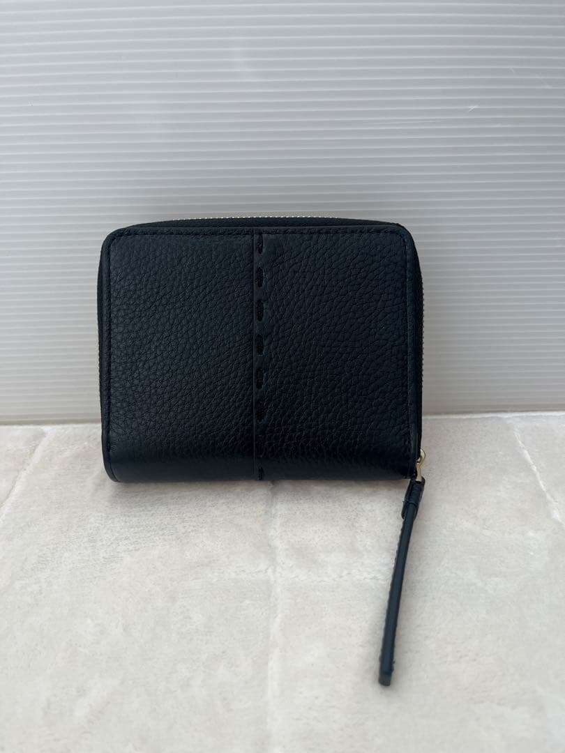 新品・未使用　トリーバーチ　二つ折り財布