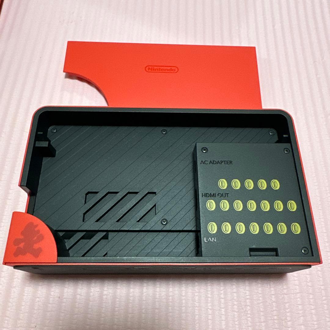 Nintendo Switch 有機ELモデル　マリオレッド