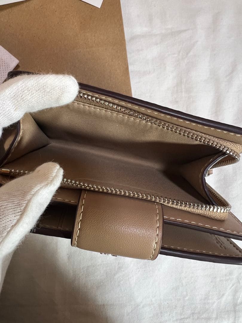 《最終値下げ》正規品　COACH コーチ　二つ折り　財布　ベージュ　ショップ袋付