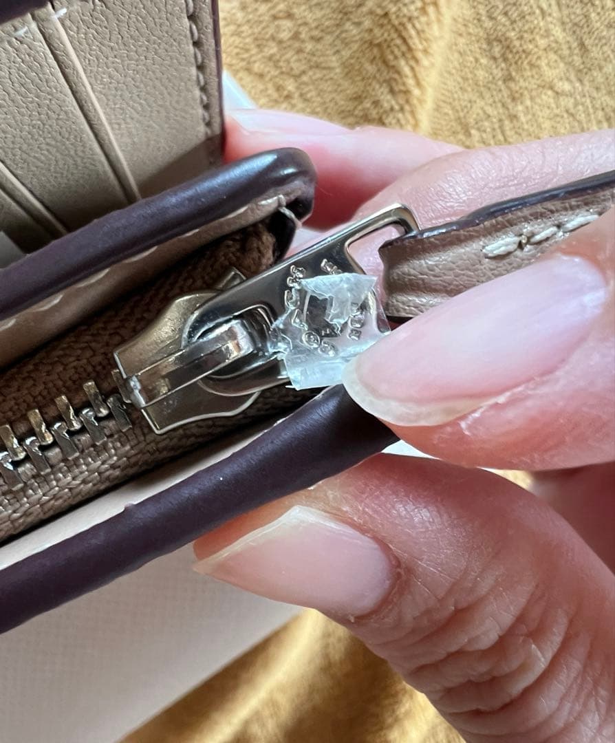 《最終値下げ》正規品　COACH コーチ　二つ折り　財布　ベージュ　ショップ袋付
