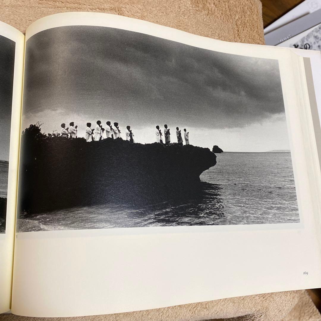 母たちの神 : 比嘉康雄写真集