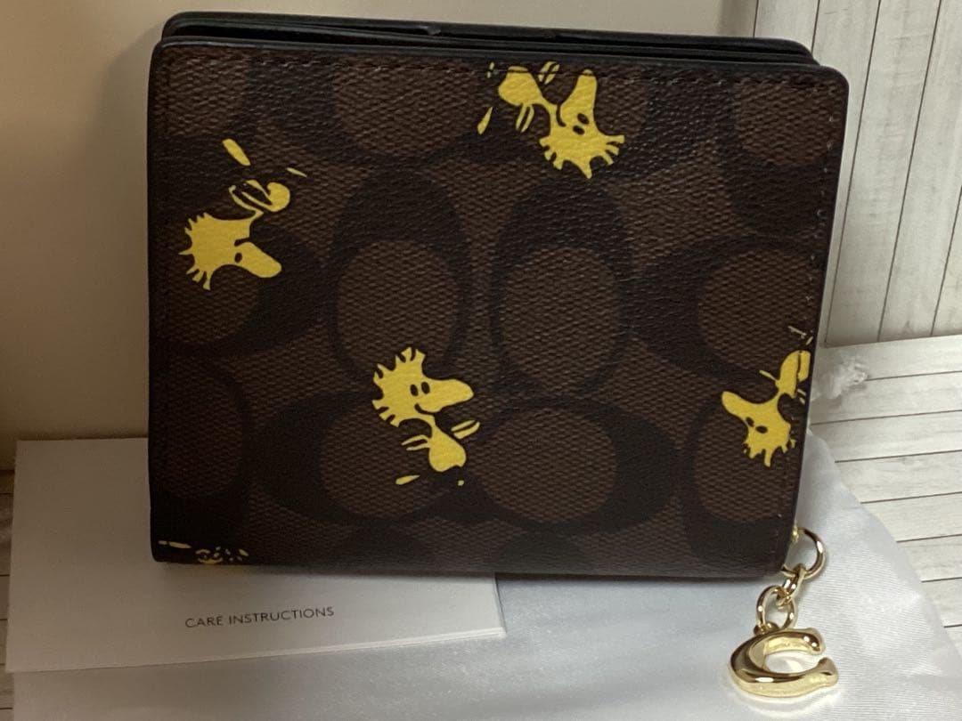 新品保存袋付きコーチスヌーピーCOACH 二つ折り財布ケース本物ラウンド