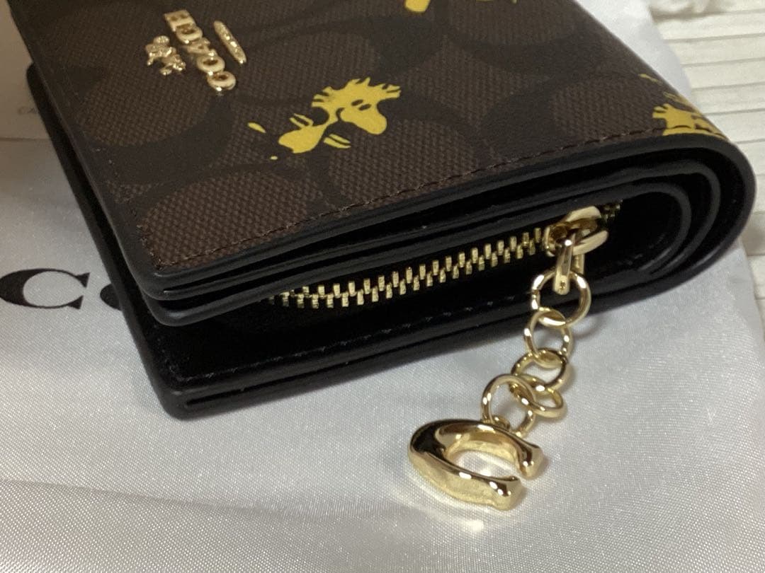 新品保存袋付きコーチスヌーピーCOACH 二つ折り財布ケース本物ラウンド